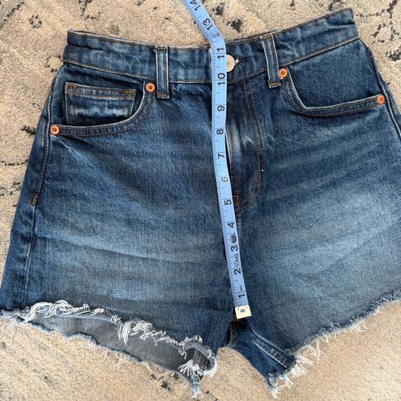 EUC Reformation Norah High rise denim shorts 25 - Picture 6 of 9